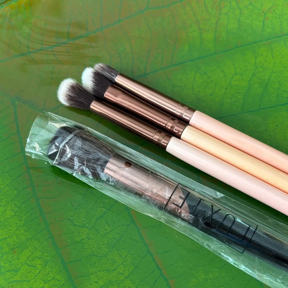 LUXIE Peach and Black Brush Collection